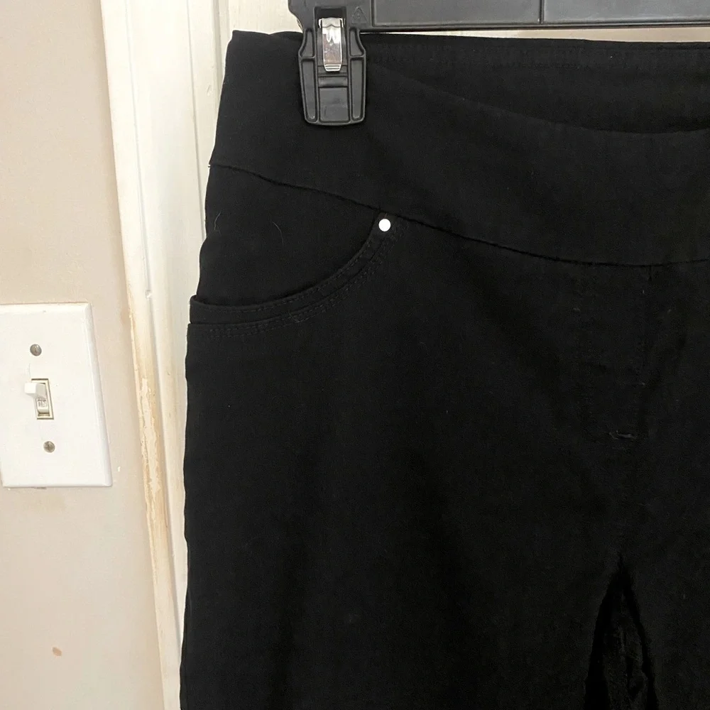 Westbound Woman Capri Pull-On Pants in Black - Picture 2 of 9